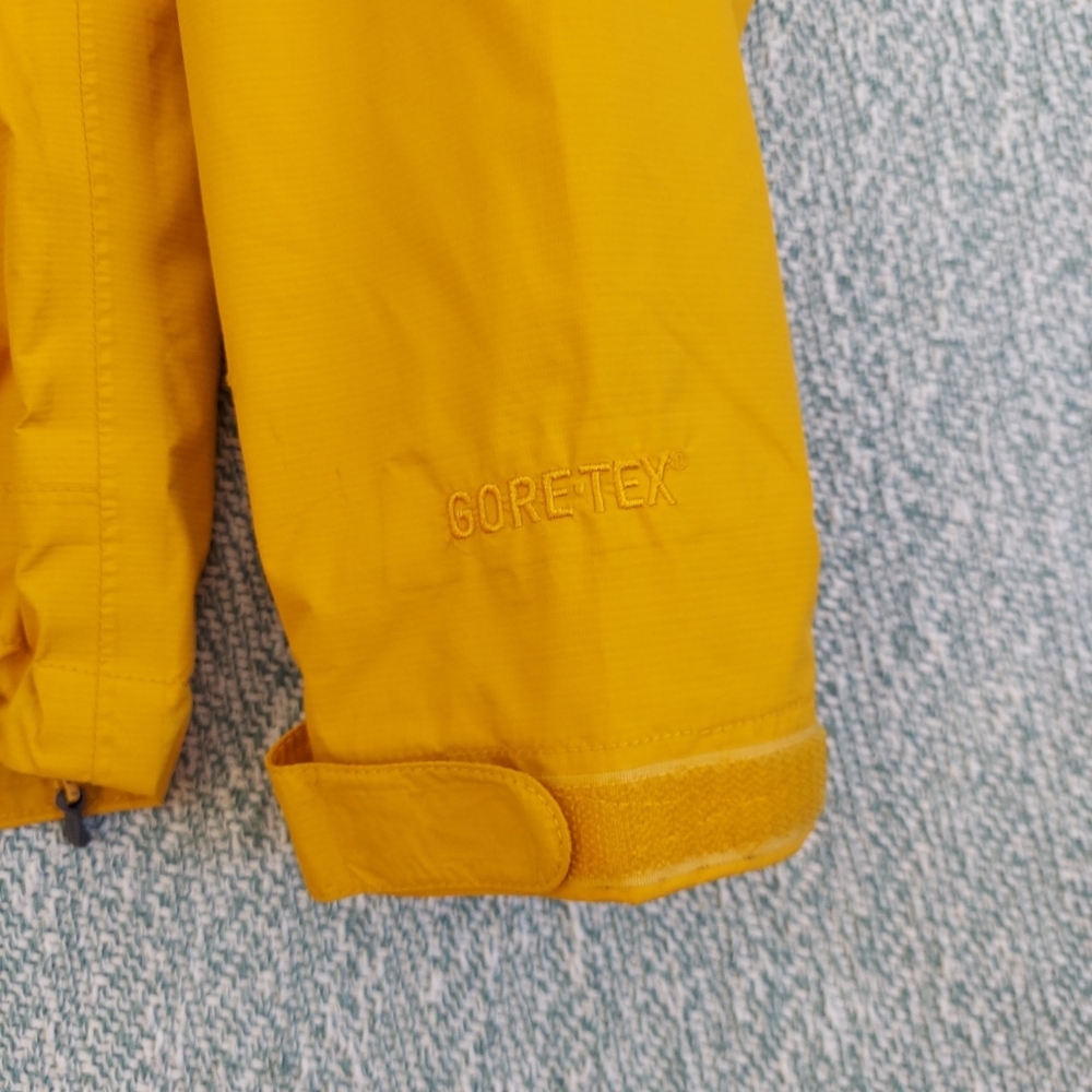 L.L. Bean Men's Yellow 'StowAway' Hooded Raincoat - Picture 15 of 16
